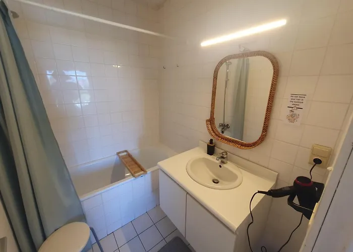 Cosy A 2 Pas De La *